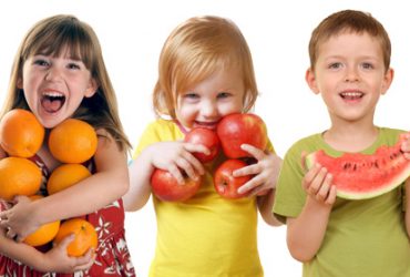 happy-kids-eating-healthy